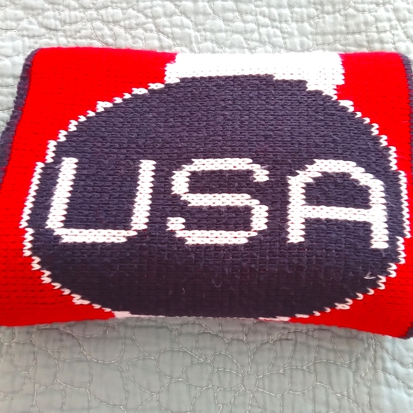 USA Red White and Blue Knit Scarf America - Picture 1 of 9